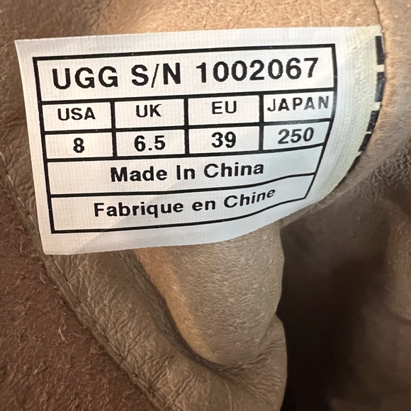 Rare UGG tan heel boot - Picture 4 of 4